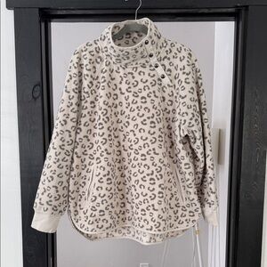 Women’s Cheetah Print Fleece Button Shoulder Sweater, XXL